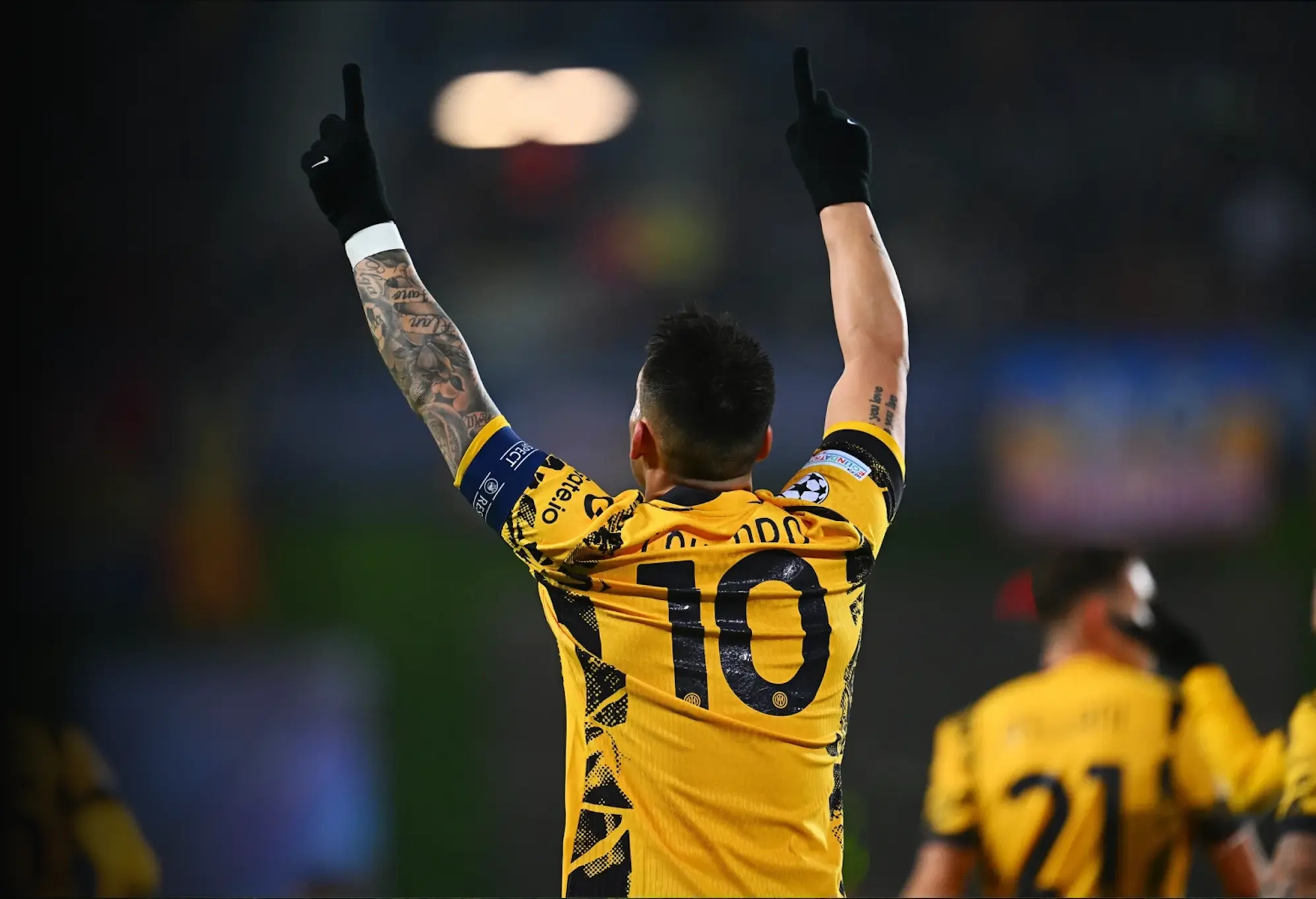 تمريرات طويلة متقنة